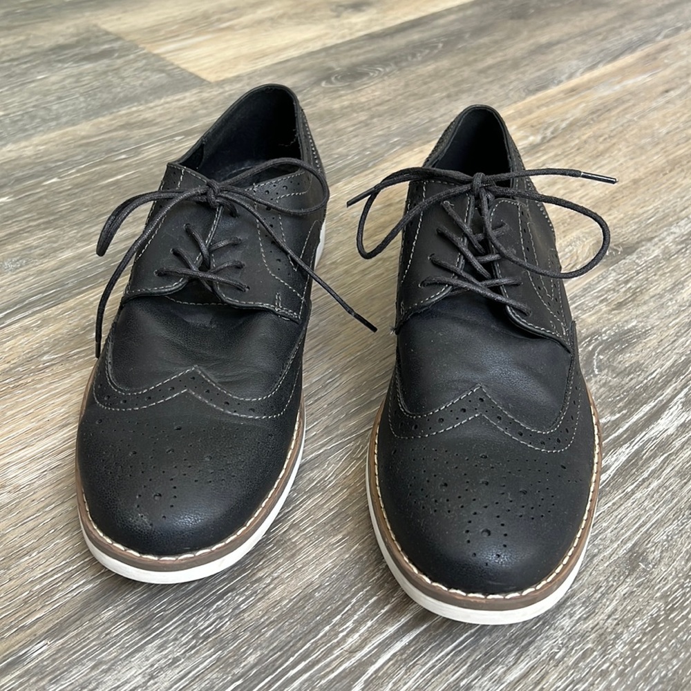 RESTORATION Black Oxford shoes. Men’s size 9.  Style: Emery lace-ups.